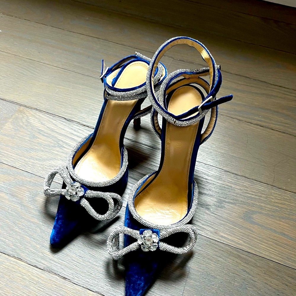 MACH & MACH
Double Bow 110 crystal and velvet pumps